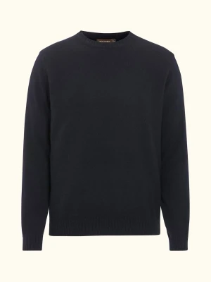 Kashmir Tröja från Oscar Jacobson - Säljer denna stilrena kashmirtröjan från Oscar Jacobson! Tröjan har en snygg Navy färg och passar till de flesta outfits. Mycket bra skick och har inte använts särskilt många gånger. Tröjan är inte jättetunn vilket är bra nu till våren eller till sena sommarkvällar💯Köpt från Oscar Jacobsons egna hemsida för ca 1500kr, mitt pris: 999kr! Tveka inte på att kontakta mig om du har några frågor eller funderingar🙏