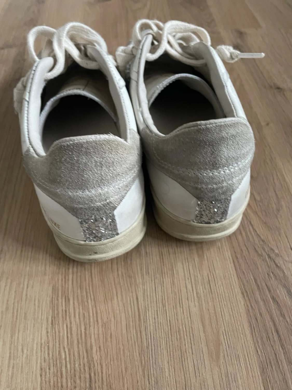 Vita och grå sneakers Moa Concept  - 2