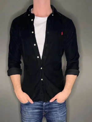 Polo Ralph lauren skjorta - Säljer min tvär snygga skjorta som är perfekta för sommaren.