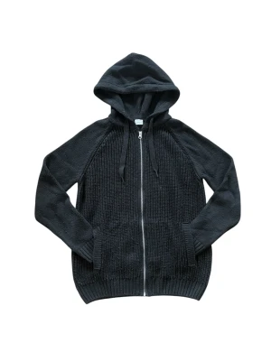 Svart stickad zip hoodie/trlja från DeFacto - Säljer en svart stickad hoodie från DeFacto med dragkedja framtill och justerbar huva. Tröjan har ribbstickat mönster på både fram- och baksida samt muddar vid ärmslut och nederkant. Perfekt för dig som gillar en enkel men stilren look. 