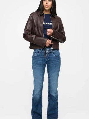 Jeans - Supersnygga bootcut jeans som inte används. Lite slitna längst ner vid fötterna men inget som märks av tydligt. Ganska stretchiga och är därav väldigt bekväma