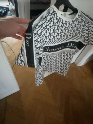  mönstrad t-shirt - Mycket bra stick helt oanvänd 