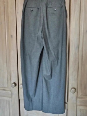 Uniqlo kostymbyxor  - Uniqlo kostymbyxor i storleken S. De är I väldigt fint skick. Använda några gånger. Meddela gärna om du är intresserad.