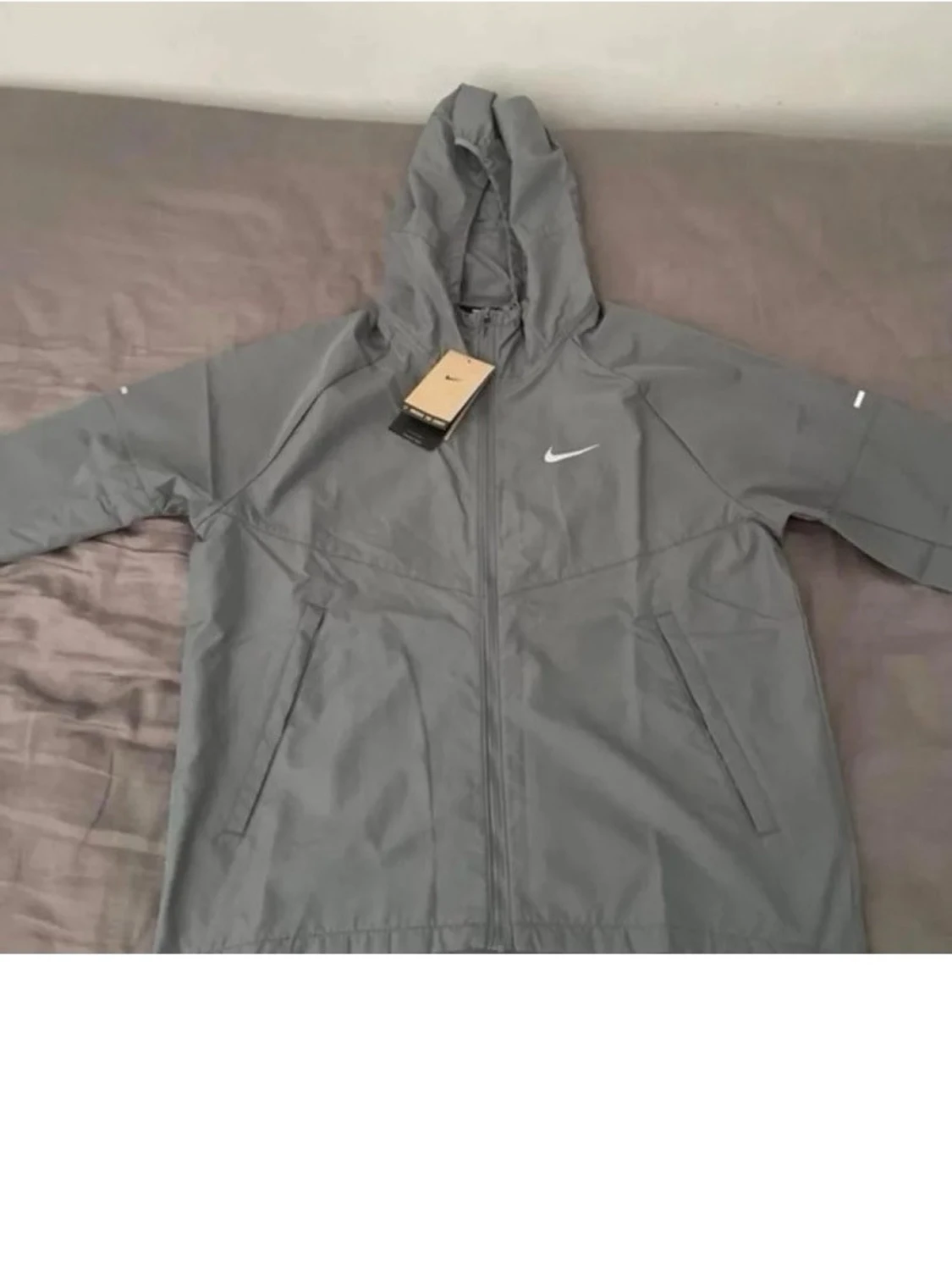 Grå Nike vindjacka med huva