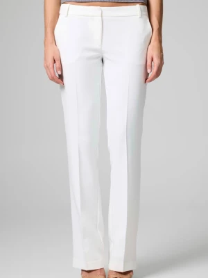 Vita kostymbyxor Vera bikbok  - Säljer då det tyvärr är för stora, skulle söga att de passar medium. Använda ca 2 gånger. Jag är 173