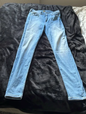 Lee jeans - Säljer ett par ljusblå jeans med storlek w30 L33.