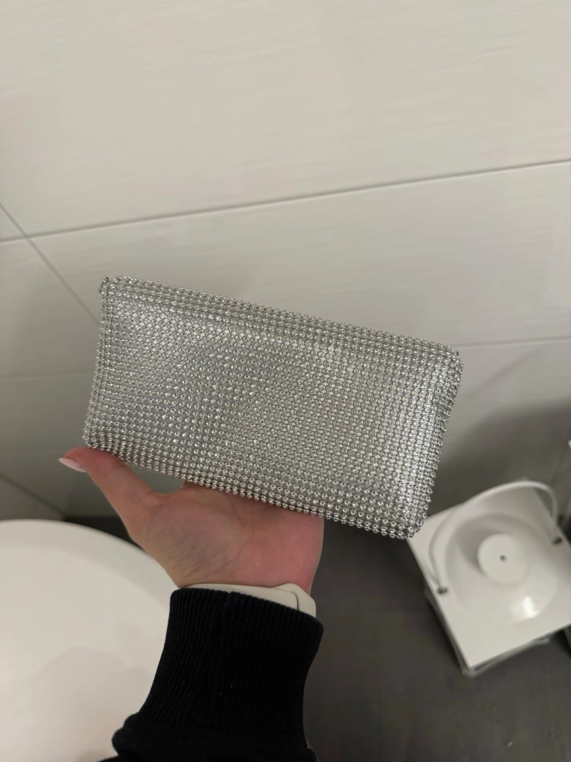 Silverglittrig kuvertväska med strass - 1