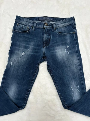 Jacob cohën jeans | w25 - Jacob cohën jeans -skick: bra - storlek: W25 - tillbehör: jeans - nypris: 7000kr - v.collection