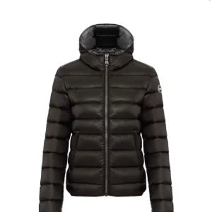 Svart Colmarjacka - Säljer denna fina Colmarjacka i väldigt bra skick!! Skriv om du är intreserad och för egna bilder ❤️