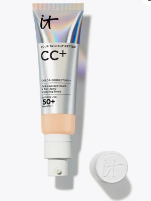 It cosmetics cc cream - Använd fåtal gånger! Så näst intill helt full och som ny, säljs då den ej kommer tillanvänding då jag använder en annan cc cream. Den sitter så bra och fint på huden och rekommenderar verkligen!❤️ Köptes för 450kr.