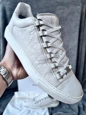 Balenciaga arena skor - Orginalstorlek 40, men sitter oftast 2 storlekar upp, fråga om innermått vid osäkerhet | ingår: box, dustbag 