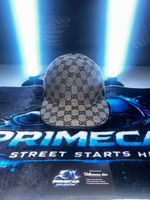 Navy GG keps  - Navy GG keps finns i storlek S och M. Hör av dig för minsta lilla.