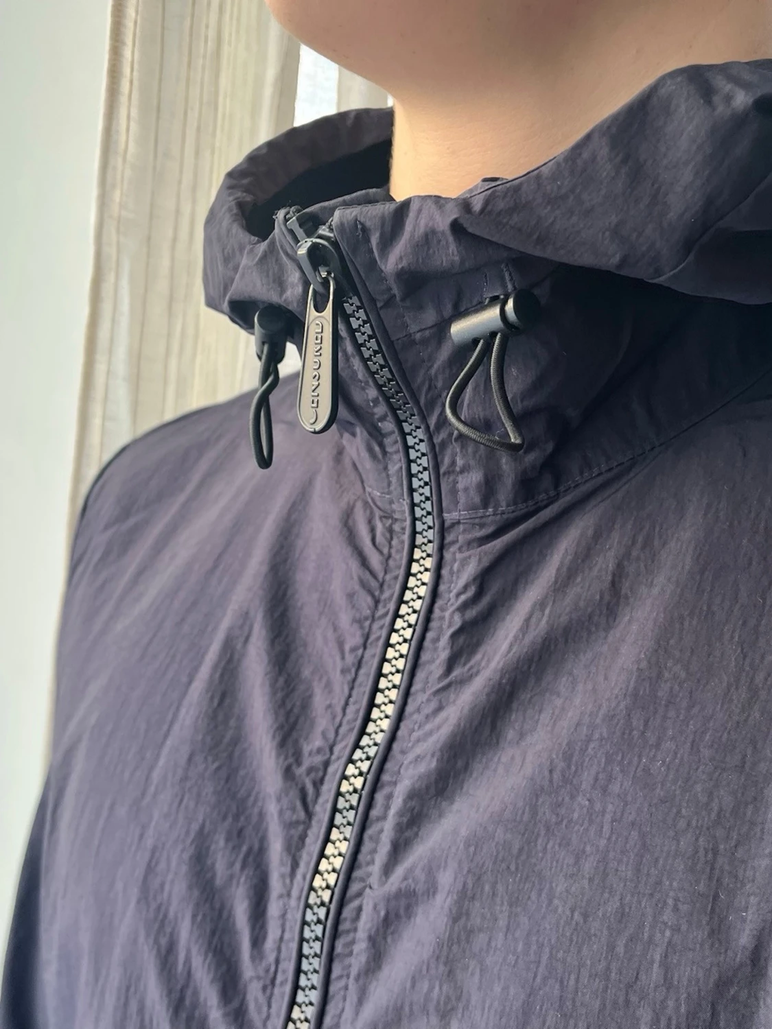Mörkblå Censured vindjacka, storlek S - 2