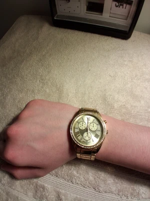 Klocka regal - Säljer en snygg regal klockan kostar 500+kr batteriet funkar inte har ni funderingar skriv till mig!