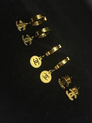 Örhängen set - Säljet ett helt nytt set med örhängen, i rostfritt stål.