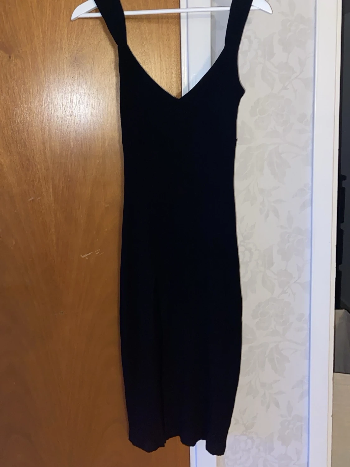 Svart ärmlös klänning - 1