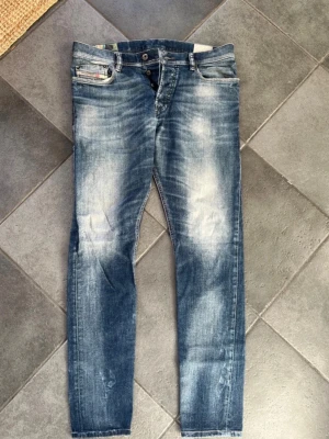 Diesel jeans 32/32 - Najs färg på tyget, med diesel logga och fick stitches, inga hål