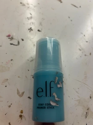 E.l.f primer stick  - Säljer ett helt nytt primer stick från e.l.f, ny pris 110kr mitt pris 50kr, pris kan såklart diskuteras🥰