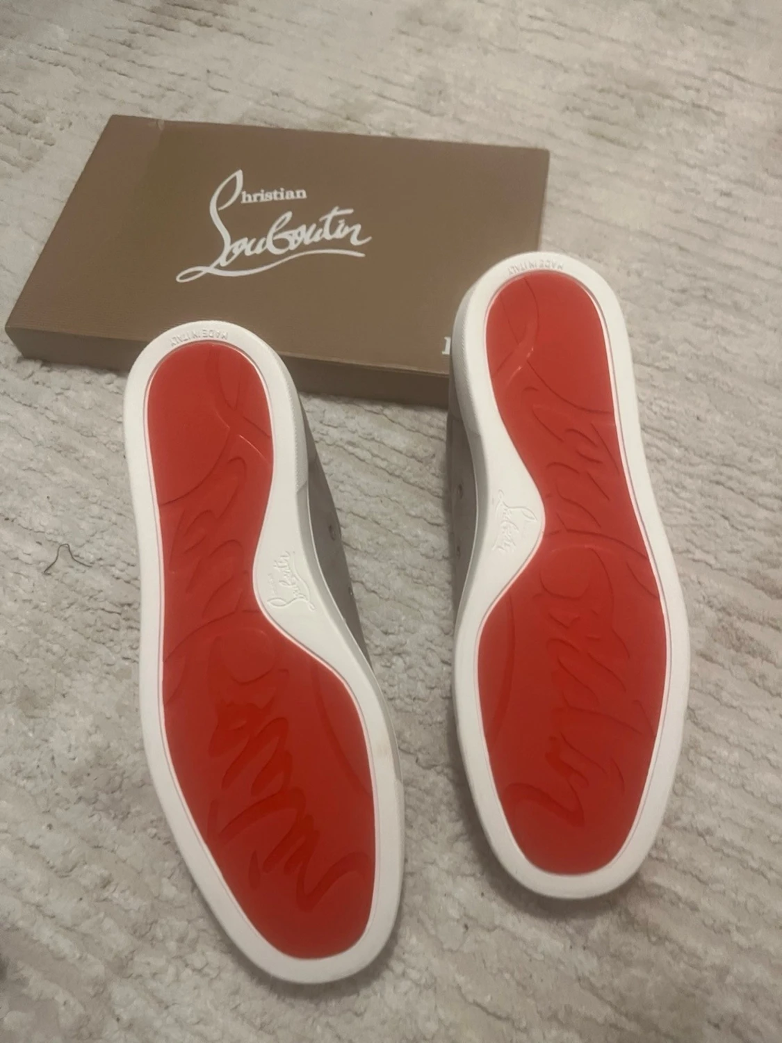 Gråa sneakers i mocka från Tamaris - 2