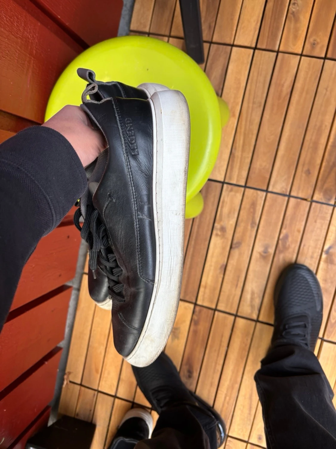 Svarta låga sneakers med vit sula - 2