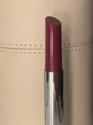 Caia Cushion Glaze - Plum Jam - Testad en gång, en plommonröd färg, passar inte mig