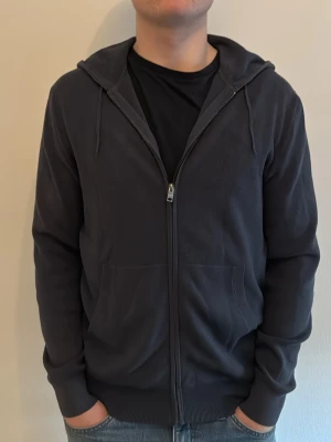 Stickad Zip Hoodie - - Condition: 8/10 - Color: Navy Blue - Size: M