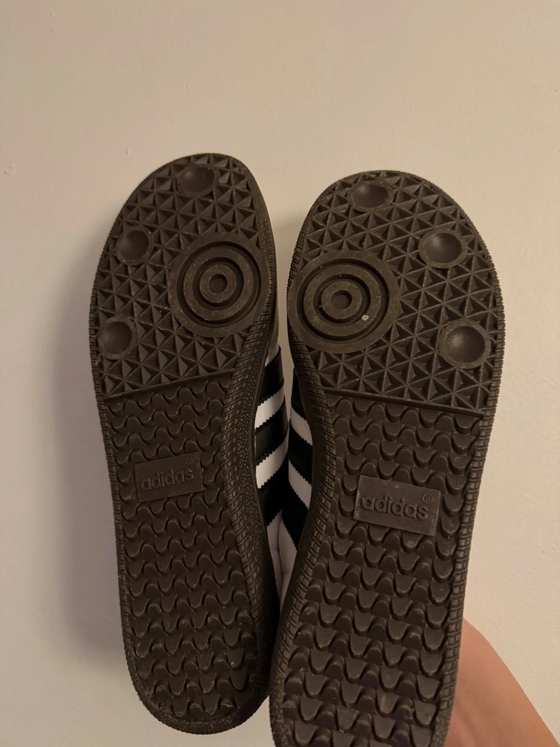 Adidas Samba vita och svarta sneakers - 2