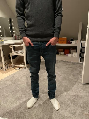 Slim Glenn   - Säljer ett par feta jeans från Jack and Jones i modellen glenn. De är helt nya. 