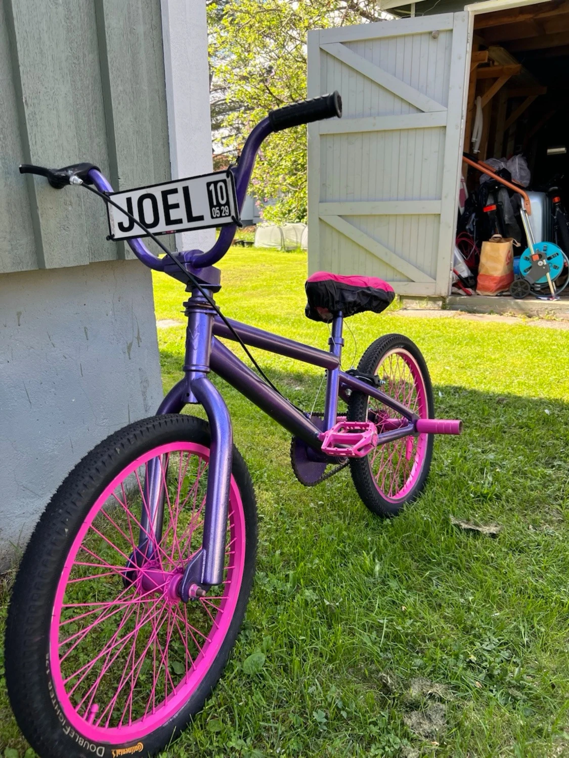 Lila och rosa BMX-cykel