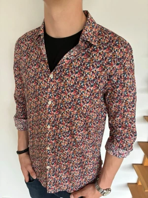 Lindbergh skjorta  - Lindbergh skjorta Slim Fit| Pris: 199kr| Storlek: L| Skick: Mycket bra, 9/10| Hör av dig vid minsta lilla fundering eller fråga| 