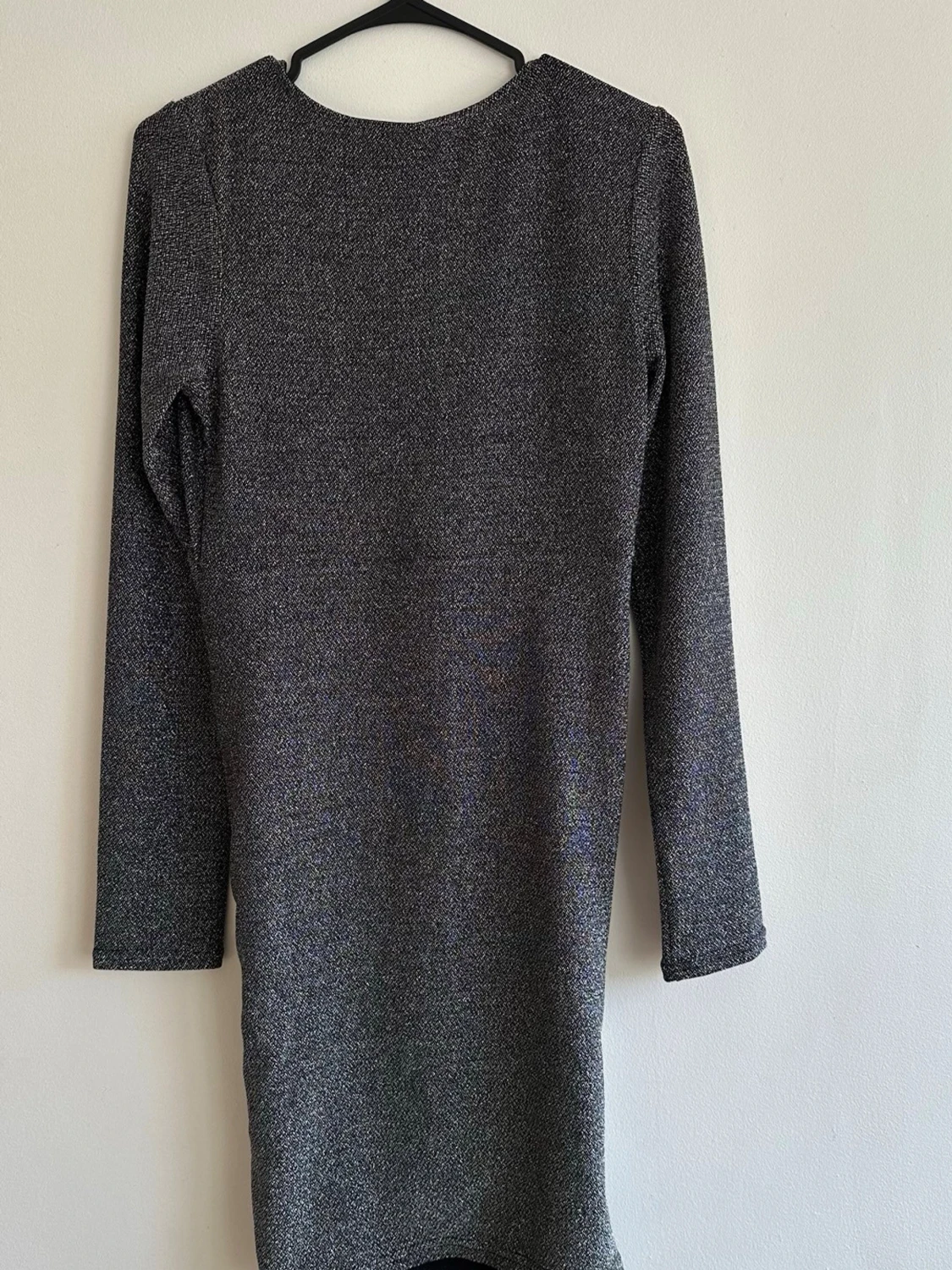 Glittrig silverklänning från H&M - 1