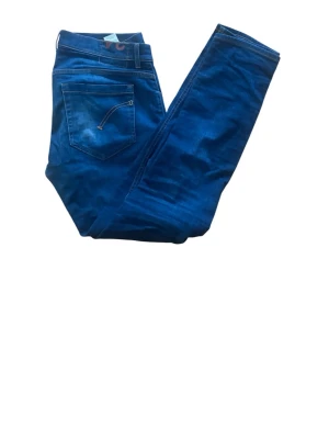 Dondup george  - Säljer ett par dondup jeans i storlek 33! Mycket bra skick och använda ett fåtal gånger. 