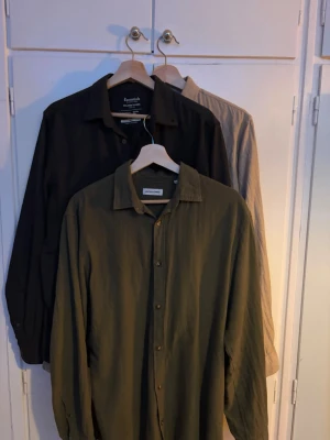  skjorta från Jack & Jones - Jack and jones skjortor. Säljer 100kr styck och alla för 250kr kan såklart gå billigare vid snabb affär och bara att höra av sig vid frågor👍