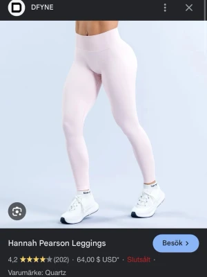 Ljusrosa seamless leggings från DFYNE - Säljer ett par ljusrosa seamless leggings från DFYNE.men har en scrunch i bak. De har hög midja och är tillverkade i ett stretchigt, mjukt material som sitter tight och formar sig efter kroppen. Perfekta för träning eller chill. Snygg och enkel design utan synliga sömmar. Detta är ett par limiters edition och därmed slutsålda på hemsidan.