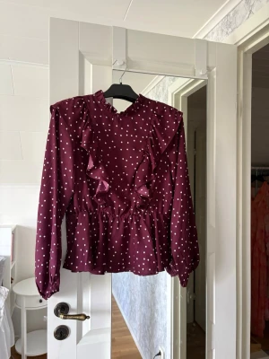 Pernilla Wahlgren blus - Knappt anvönd
