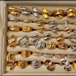 Alla som köper minst 2 ringar får en slumpmässigt vald ring på köpet ❣️ - Alla som köper minst två  ringar får en slumpmässig vald ring på köpet. Styck pris mellan 119kr/149kr . 🛍️🛍️Antalet fri frakt annonserna är begränsade och därför kan de ta slut. 