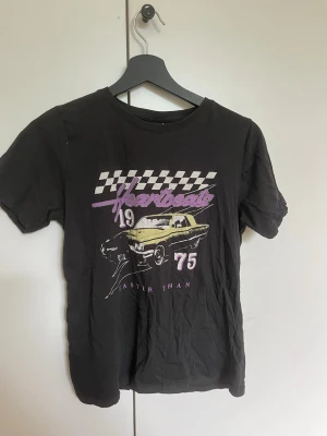T-shirt - Cool T-shirt från Gina Tricot, storlek S💗