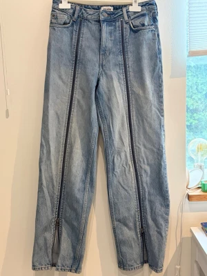 Jeans with zipper - Weekday jeans med dragkedja, size 28/32 