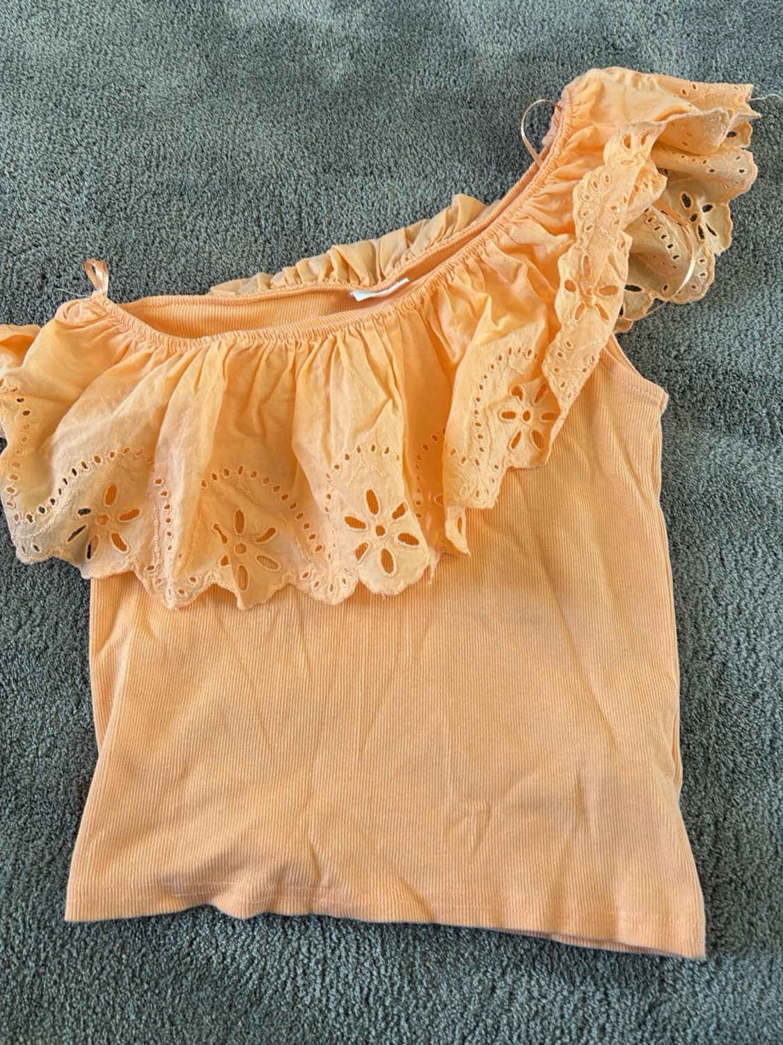 Peach offshoulder topp med volang