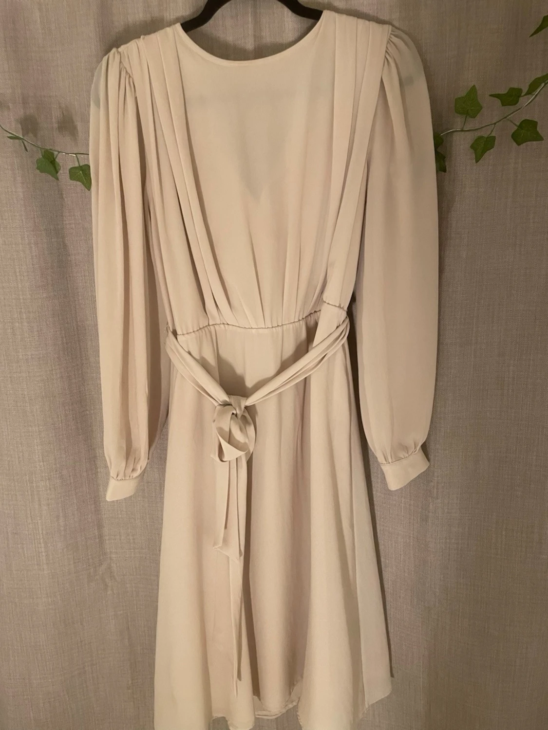 Beige långklänning med bälte - 3