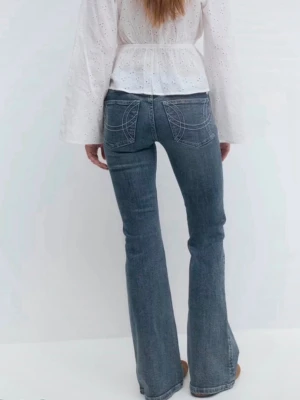 Ginatricot jeans - Super fina jeans från Ginatricot, använt endast ett par gånger men är i jätte bra skick. Storlek 32/XS. Skriv för fler bilder. Ordinarie pris 499kr