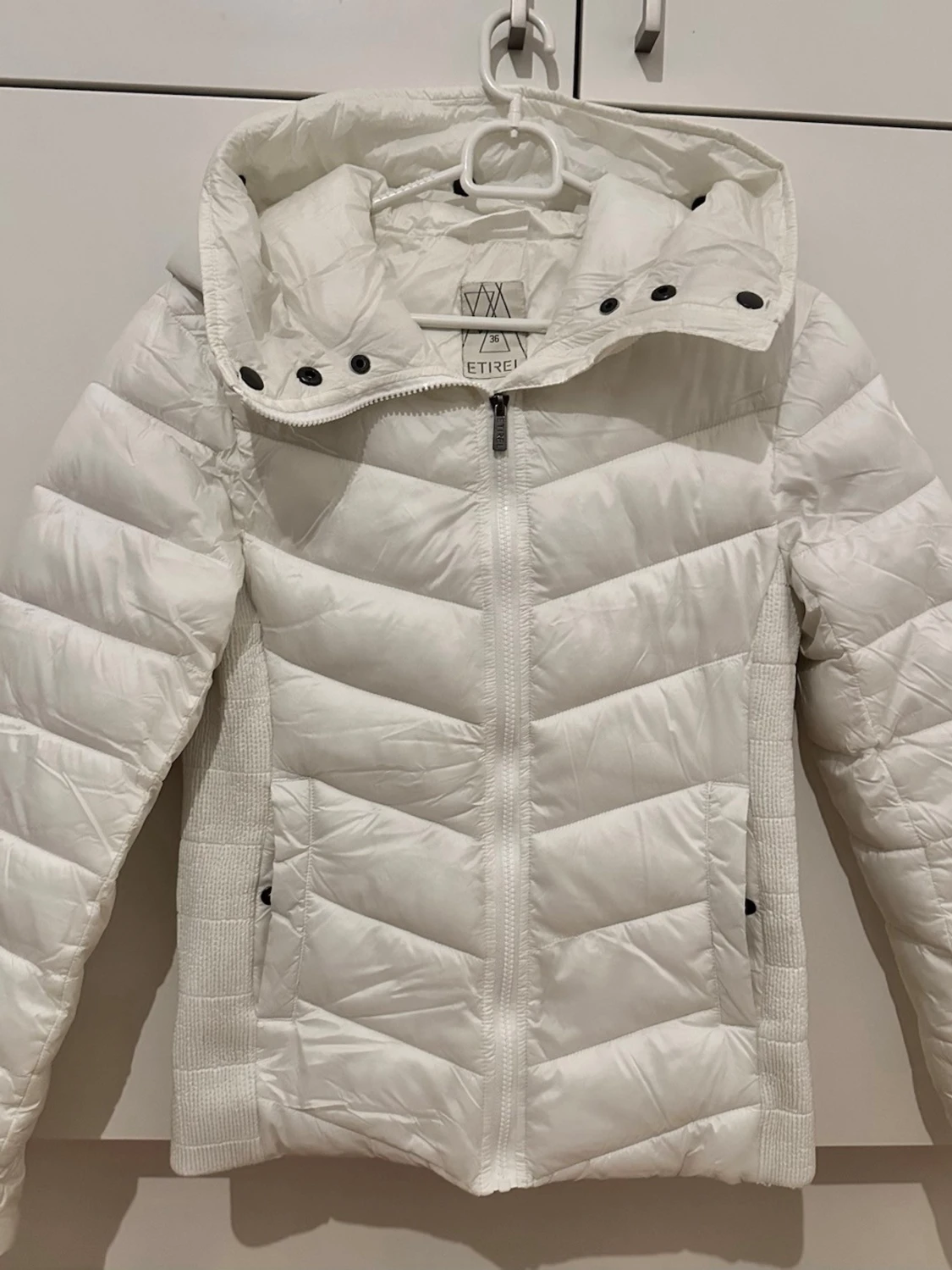 Vit quiltad pufferjacka från Etirel 36