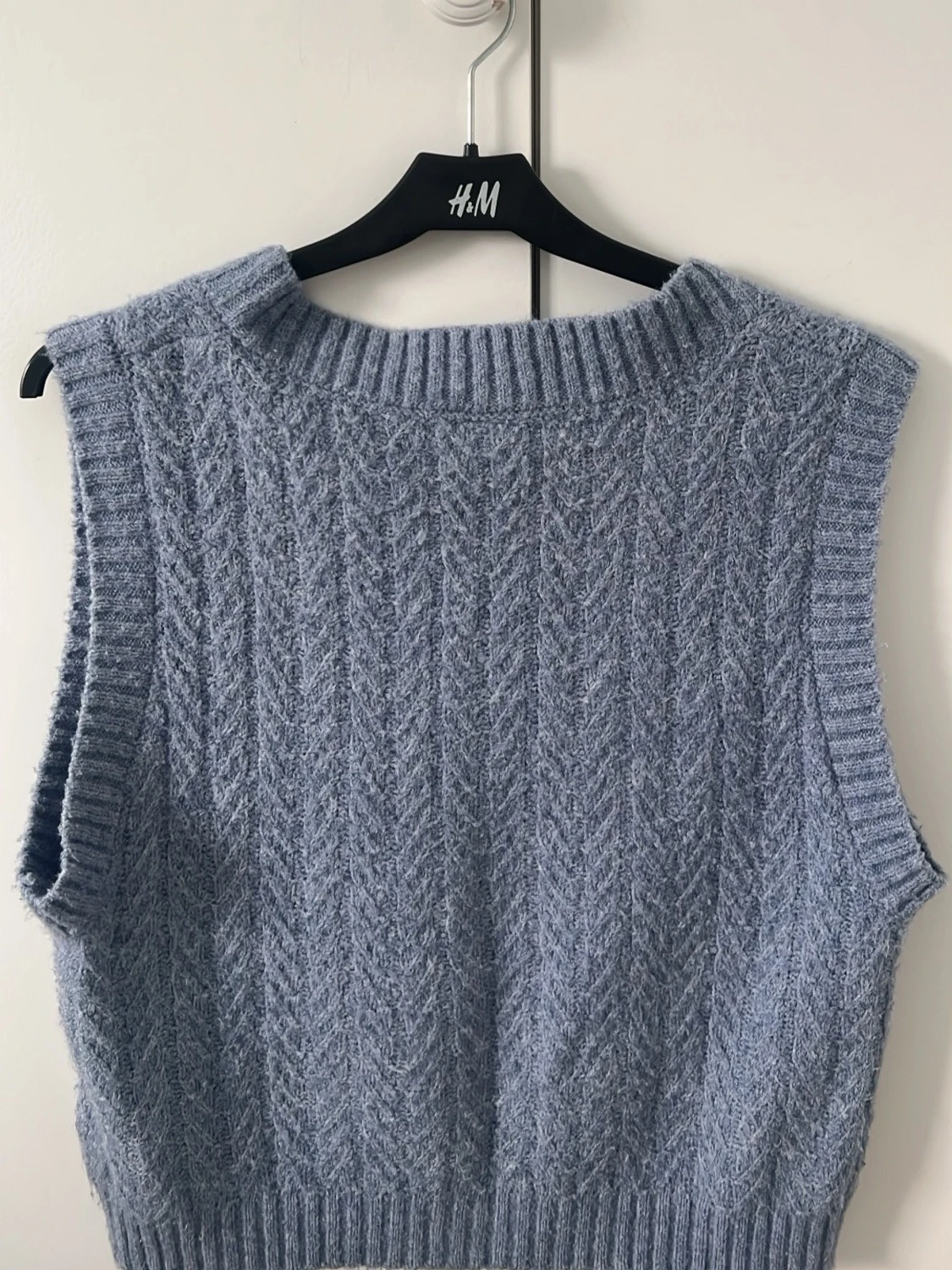 Ljusblå stickad väst från Lindex - 2