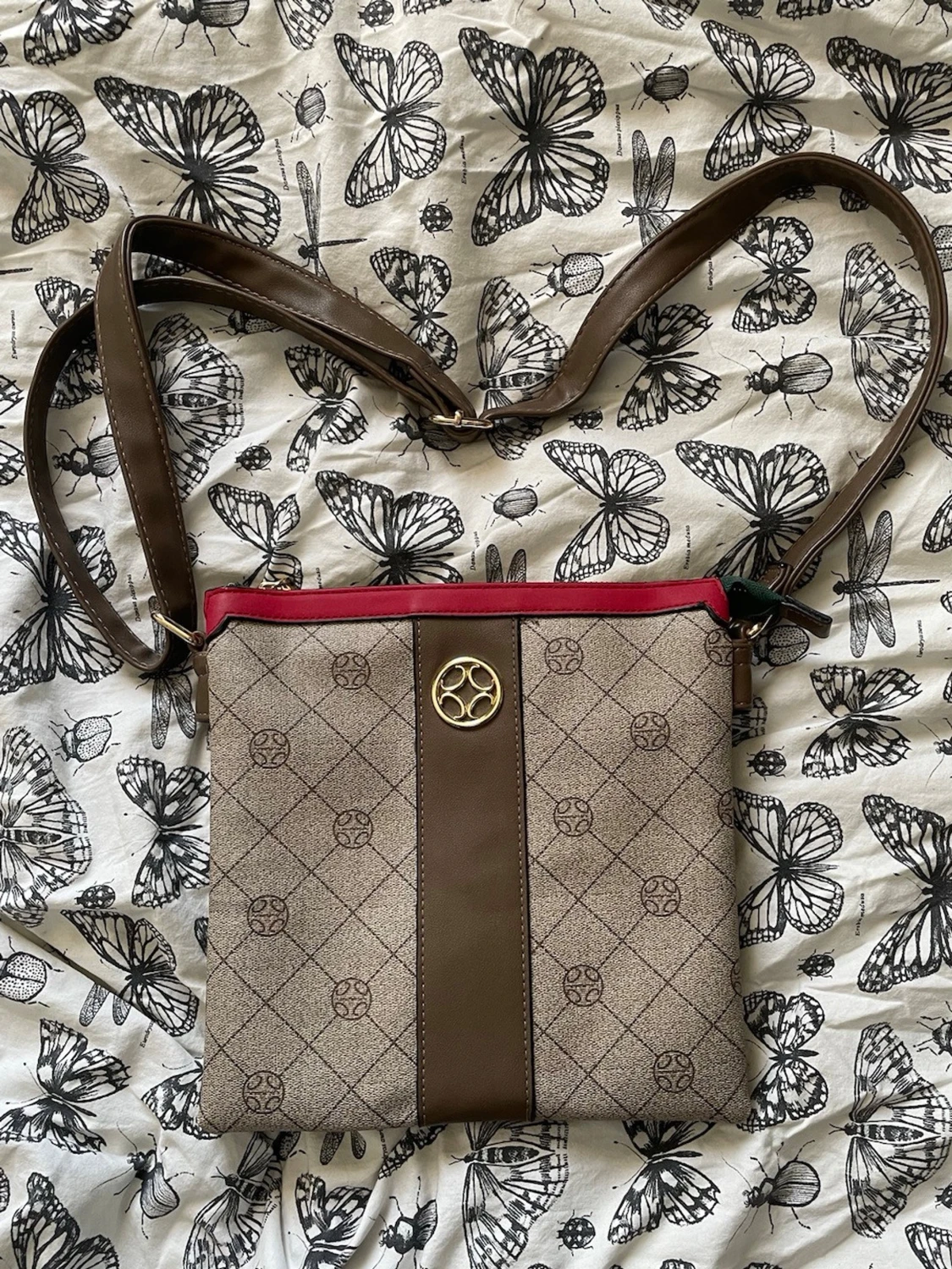 Brun axelväska guess 