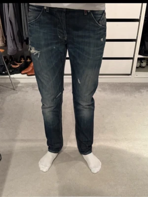 Dondup jeans - Snygga Dondup jeans i storlek 34.