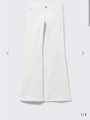 ‼️SÖKER‼️ - SÖKER DESSA VITA JEANS FRÅN WEEKDAY/CHEAPMONDAY!! I STORLEK 27/30 eller 27/32