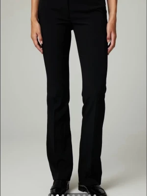 Kostymbyxor  - Kostymbyxor ”Vera tall” från Bikbok. 