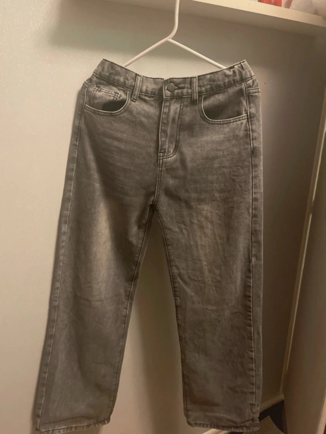 Grå raka jeans med vintagekänsla