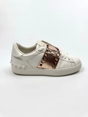 Valentino Rockstud sneaker - Valentino Garavani Rockstud sneakers. Storlek 36,5. Skick 9/10. Nypris ca 7700kr. 100% autentiska.