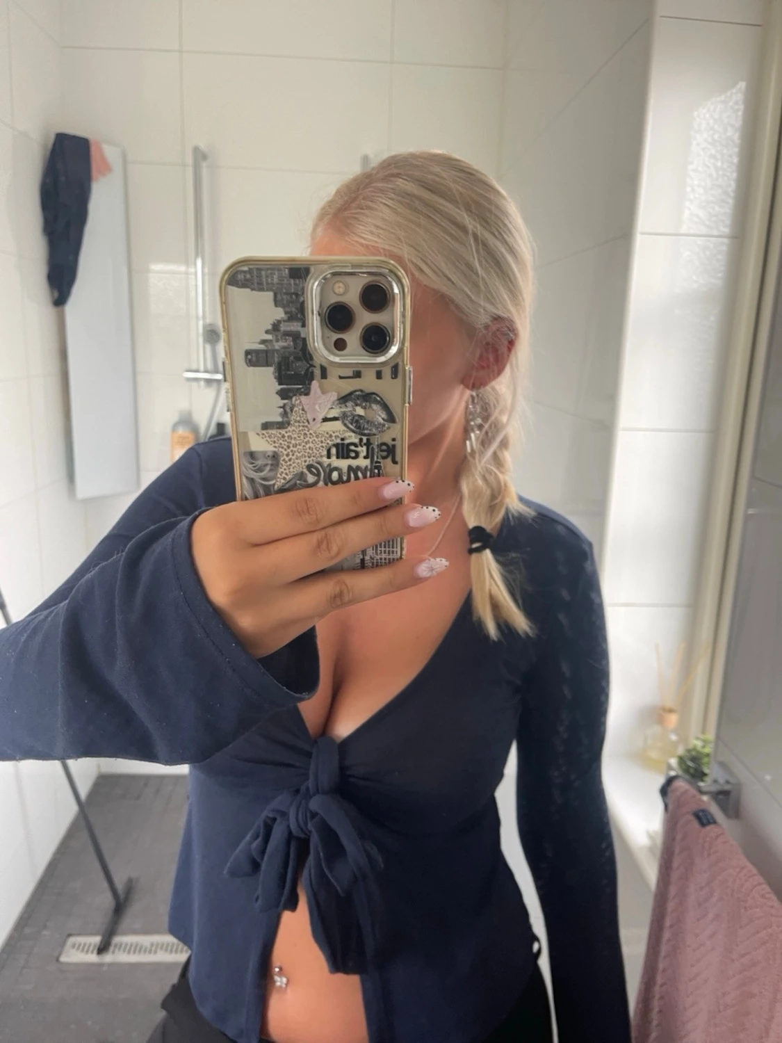 Mörkblå omlottopp med knyt